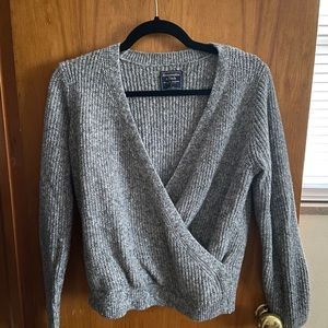 Abercrombie & Fitch crossover sweater